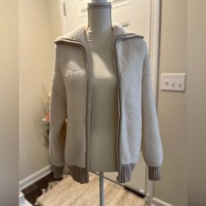 AERIE Sherpa white and brown zip up jacket. Worn once great condition size XS